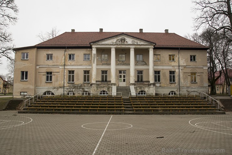 Vērgales skolēni pavada savu ikdienu Vērgales muižā 141525