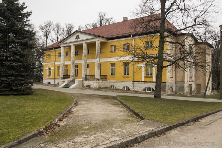 Vērgales skolēni pavada savu ikdienu Vērgales muižā 141527