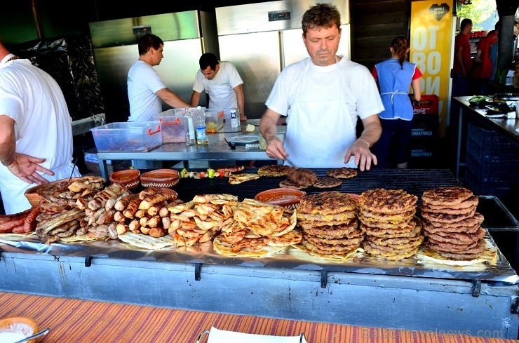 Te žiglā virtuve... mēs gan nedaudz vēlāk izvēlamies lēno- uz klostera jaukās terasītes, kur var par dārgo!!! vai tikai 5 EUR gūt porciju grilētas Ohr 141694