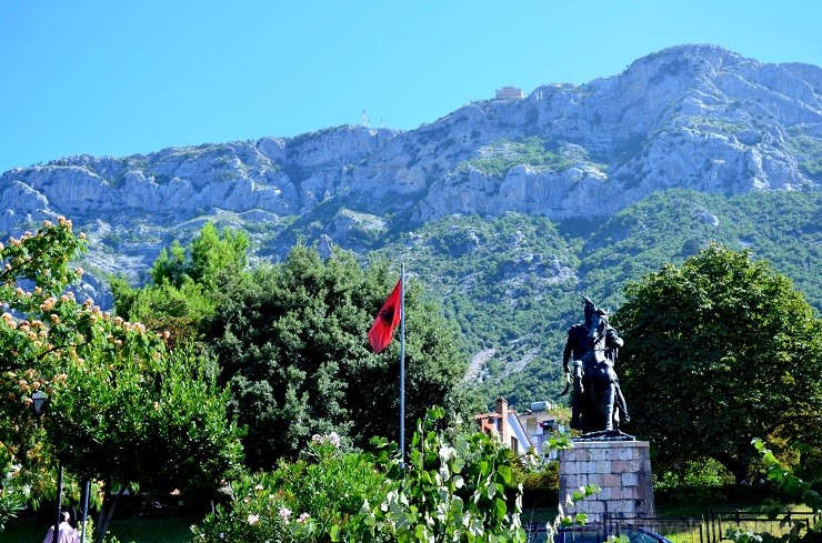 Krujas un albāņu nacionālais varonis Skandenbergs zirgā. Nākamajam braucienam var jau pieteikties - www.RemiroTravel.lv 141740