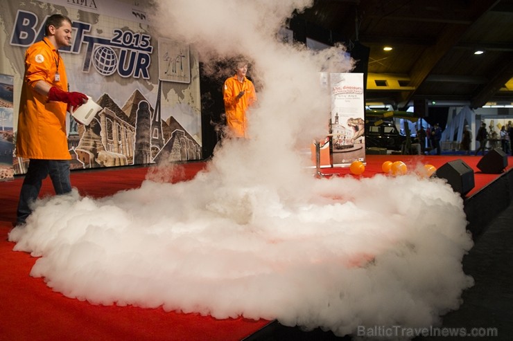 Tartu zinātnes centrs AHHAA priecē «Balttour 2015» apmeklētājus gan uz skatuves, gan zinātniskā centra stendā 142385