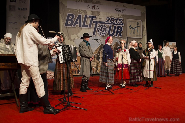 Vēl pēdējo dienu var iepazīties ar Latvijas tūrisma objektiem un lauku labumiem izstādē «Balttour 2015» 142511