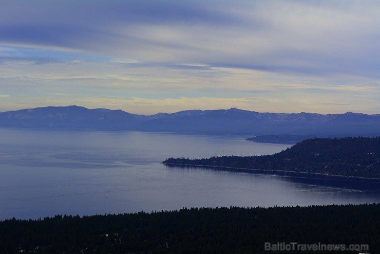 Rīno apkārtnē ir Tahoe Lake jeb slavenākais ezers visā ASV. Ezers savu popularitāti ieguvis pateicoties Holivudai un gleznainajai apkārtnei 142922