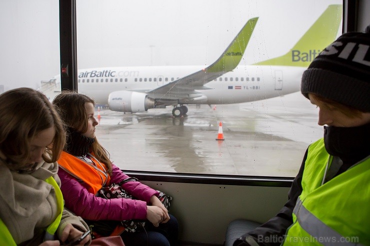 airBaltic profesionāļu darbam sekoja līdzi jaunieši no visas Latvijas – Salacgrīvas, Jelgavas, Smiltenes, Liepājas, Daugavpils, Auces, Rīgas un citām  142943