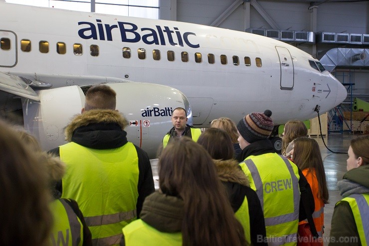 Ēnu dienā airBaltic ikdienas darbu iepazīst 50 skolēni 142952