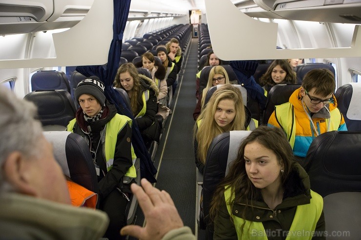 Ēnu dienā airBaltic ikdienas darbu iepazīst 50 skolēni 142965