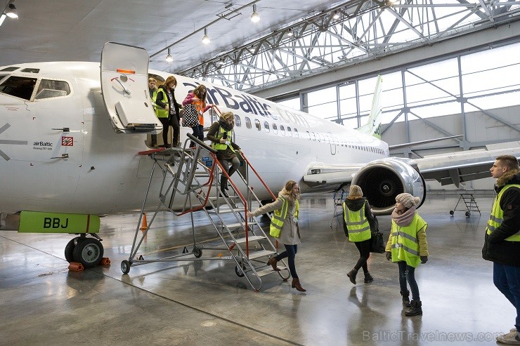 Ēnu dienā airBaltic ikdienas darbu iepazīst 50 skolēni 142976