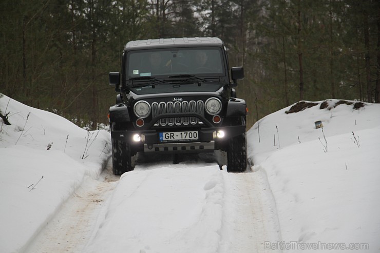 Travelnews.lv redakcija iepazīst jauno Jeep Renegade un citus Jeep automobiļus bezceļos 143021