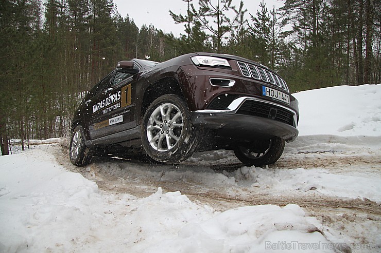 Travelnews.lv redakcija iepazīst jauno Jeep Renegade un citus Jeep automobiļus bezceļos 143022