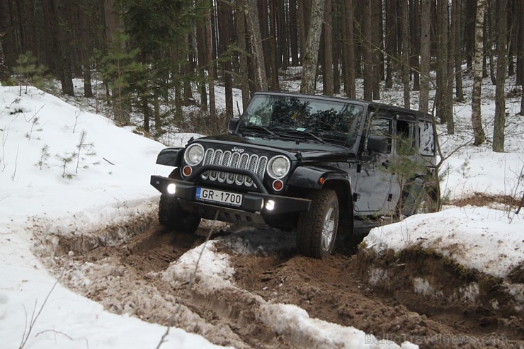 Travelnews.lv redakcija iepazīst jauno Jeep Renegade un citus Jeep automobiļus bezceļos 143024