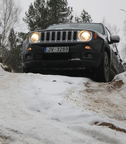 Travelnews.lv redakcija iepazīst jauno Jeep Renegade un citus Jeep automobiļus bezceļos 143034