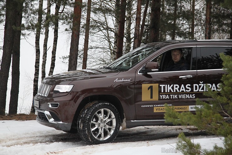 Travelnews.lv redakcija iepazīst jauno Jeep Renegade un citus Jeep automobiļus bezceļos 143036