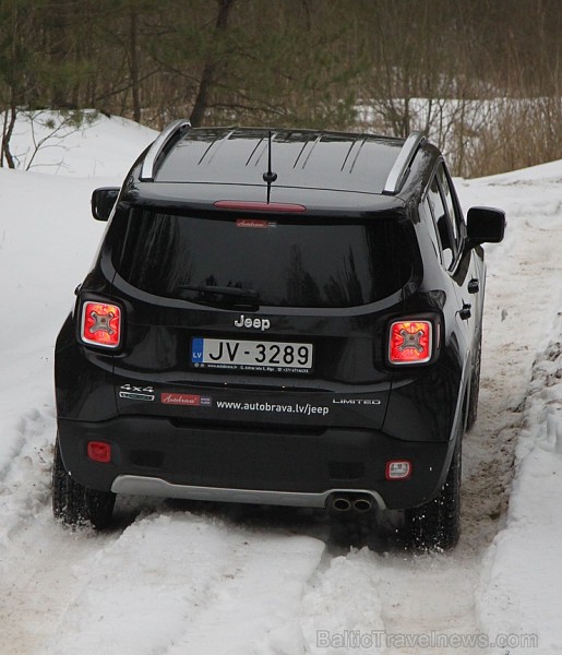 Travelnews.lv redakcija iepazīst jauno Jeep Renegade un citus Jeep automobiļus bezceļos 143045