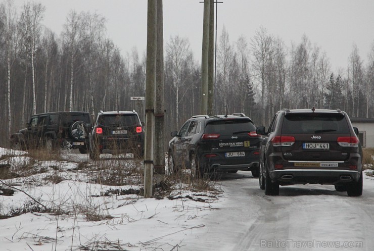 Travelnews.lv redakcija iepazīst jauno Jeep Renegade un citus Jeep automobiļus bezceļos 143052