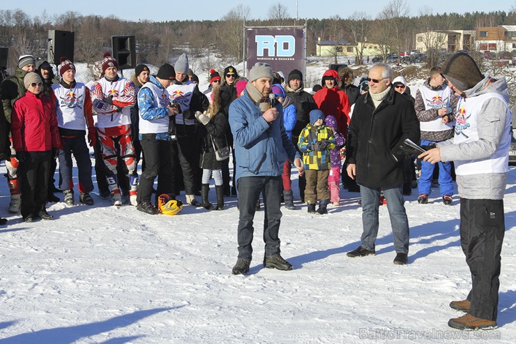 Blakus Cēsu pilsdrupām aizvadītas Red Bull Twitch’n’Ride skijoringa sacensības 143289