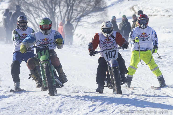 Blakus Cēsu pilsdrupām aizvadītas Red Bull Twitch’n’Ride skijoringa sacensības 143299