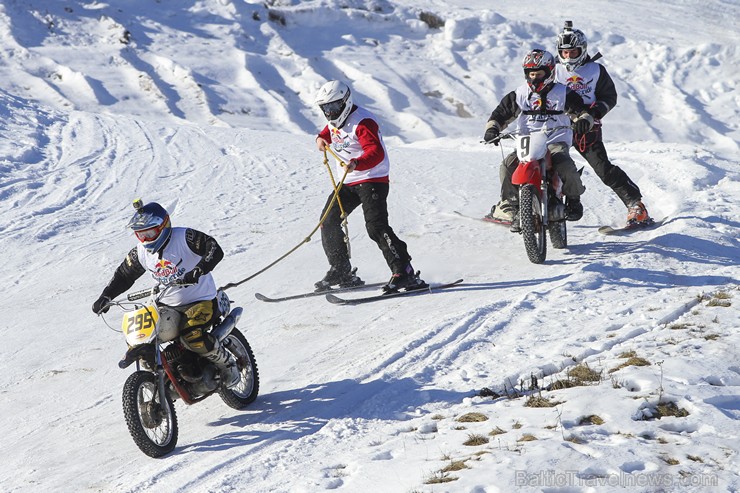 Blakus Cēsu pilsdrupām aizvadītas Red Bull Twitch’n’Ride skijoringa sacensības 143302