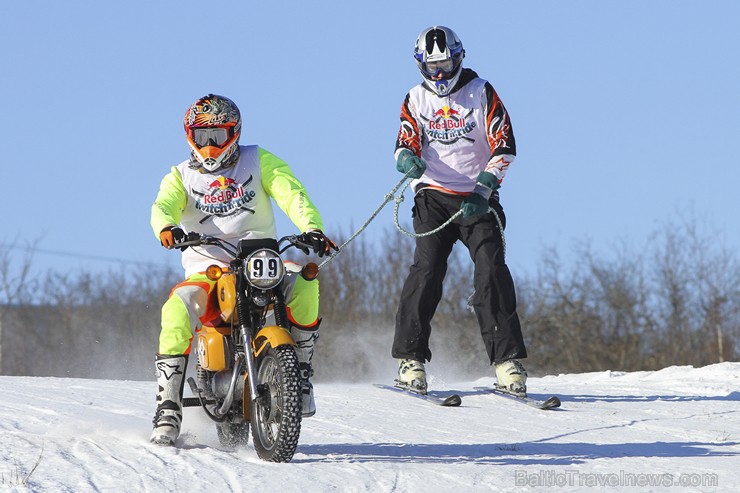 Blakus Cēsu pilsdrupām aizvadītas Red Bull Twitch’n’Ride skijoringa sacensības 143303