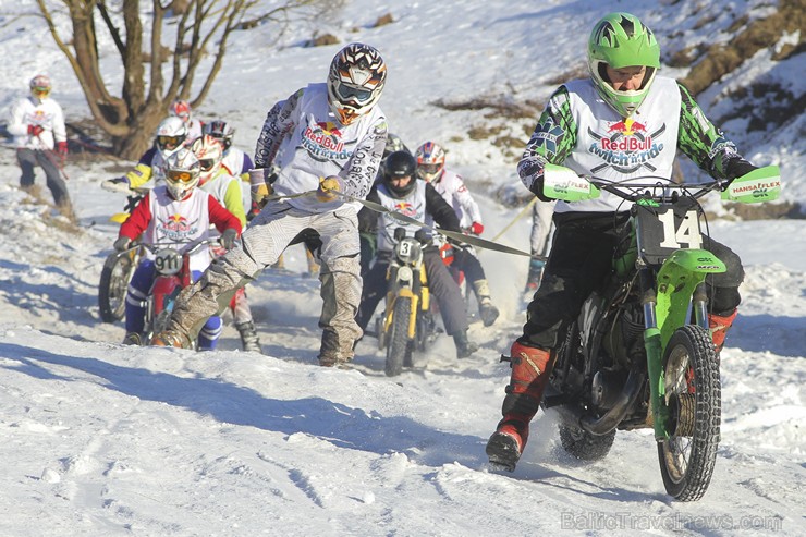 Blakus Cēsu pilsdrupām aizvadītas Red Bull Twitch’n’Ride skijoringa sacensības 143317