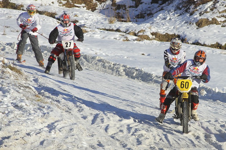 Blakus Cēsu pilsdrupām aizvadītas Red Bull Twitch’n’Ride skijoringa sacensības 143318