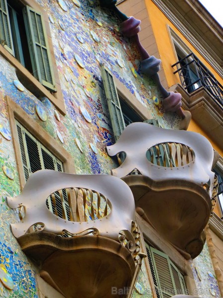 Izjūti arhitekta Antorio Gaudi veidotās Casa Battló mājas neordināru atmosfēru. Vairāk informācijas: www.catalunya.com 144622