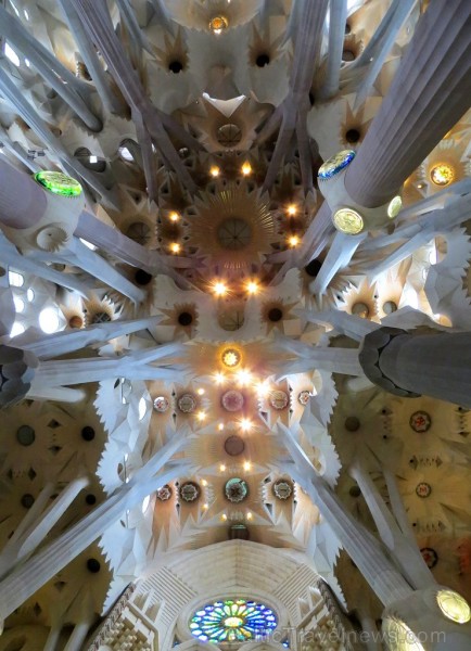 Atklāj, ko slēpj Svētās Ģimenes baznīcas (Sagrada Família) greznas vitrāžas www.sagradafamilia.cat 144998