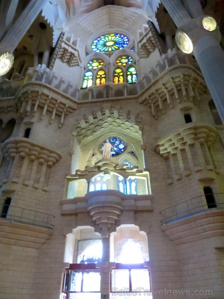 Atklāj, ko slēpj Svētās Ģimenes baznīcas (Sagrada Família) greznas vitrāžas www.sagradafamilia.cat 144999
