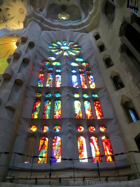 Atklāj, ko slēpj Svētās Ģimenes baznīcas (Sagrada Família) greznas vitrāžas www.sagradafamilia.cat 145012