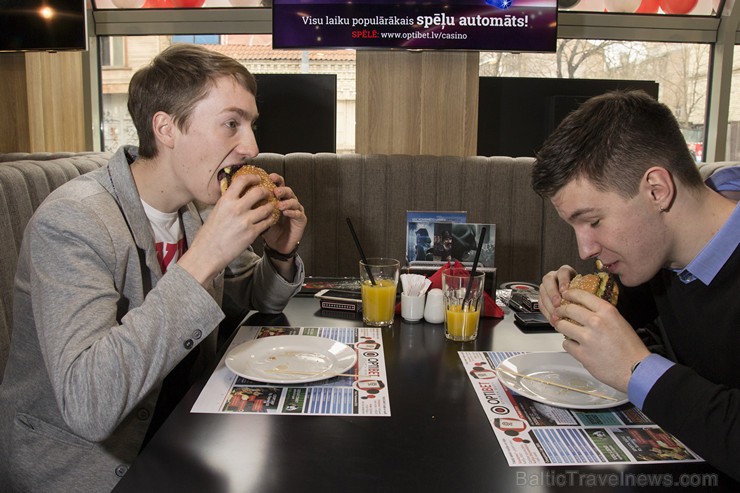 Ar akciju «Bezmaksas burgers» atklāj jauno Optibet Sporta bāru «Barona 108» 145450