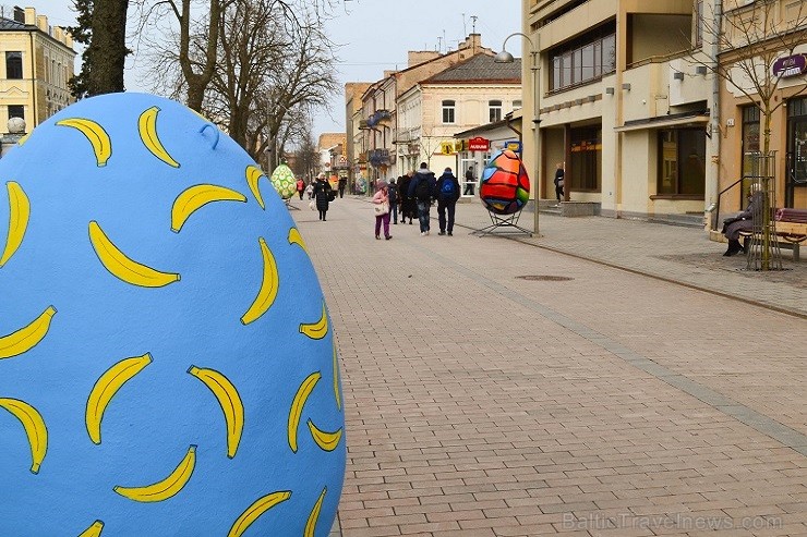 Daugavpilī, Rīgas ielā, kas ir pilsētas gājēju promenāde, tapusi Lieldienu olu galerija. Visas ielas garumā ir aplūkojamas 20 dažādas lielas koši apgl 145690