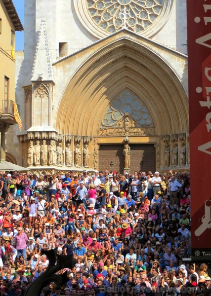 Katalonijas kasteljeri pārsteidz tūristus ar cilvēku torņiem 146727