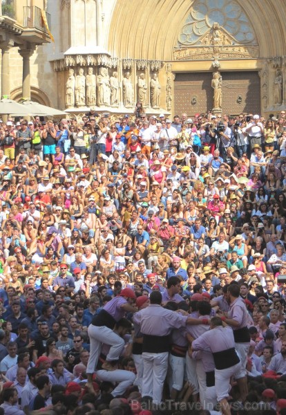 Katalonijas kasteljeri pārsteidz tūristus ar cilvēku torņiem 146731