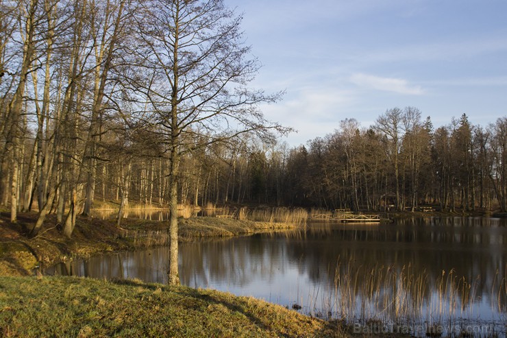 Pie pils 19. gadsimta otrajā pusē grāfs Lambsdorfs ierīkoja parku, kas centrālā daļā ir regulāra plānojuma, tālāk – ainavu parks ar dīķiem 146805