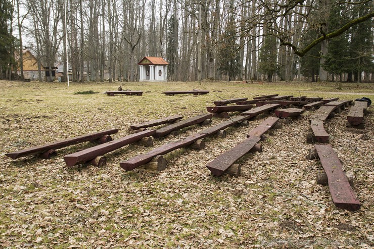 Muižas kompleksa apbūve veidojusies 19.gs.,14.2 ha lielajā parkā aug 11 eksotisko sugu koki un krūmi 146886