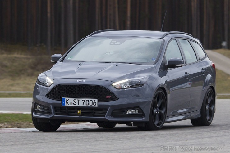 Sporta kompleksā «333» prezentē jaunāko «Ford Focus ST» 146913