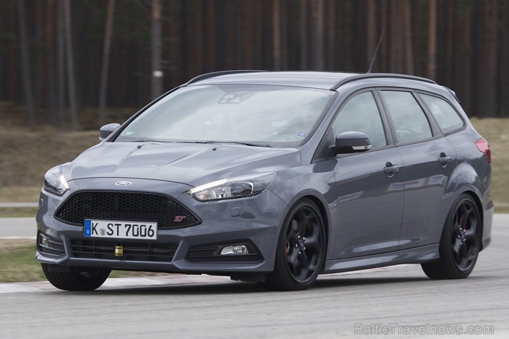 Sporta kompleksā «333» prezentē jaunāko «Ford Focus ST» 146914