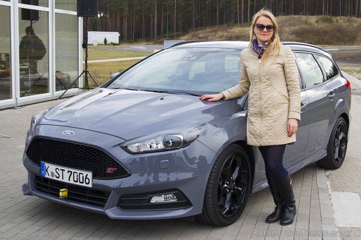 Sporta kompleksā «333» prezentē jaunāko «Ford Focus ST» 146937