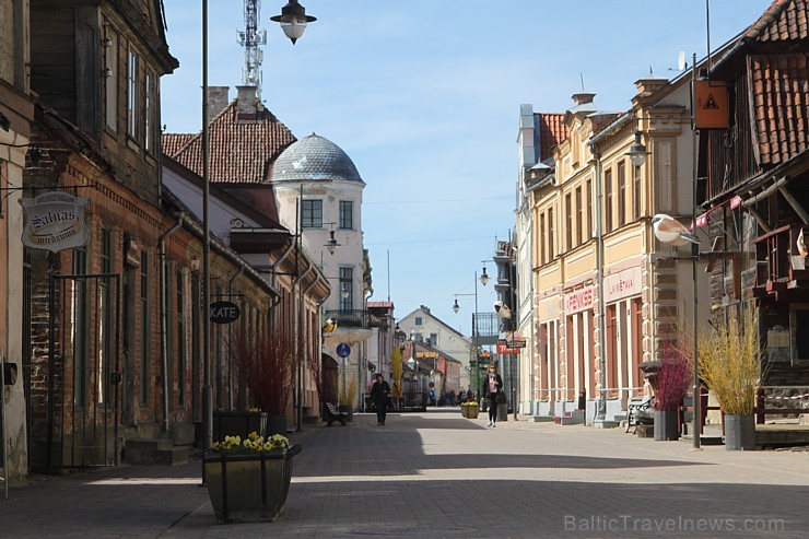 Travelnews.lv redakcija apciemo pavasara apgaroto Kuldīgu 147354