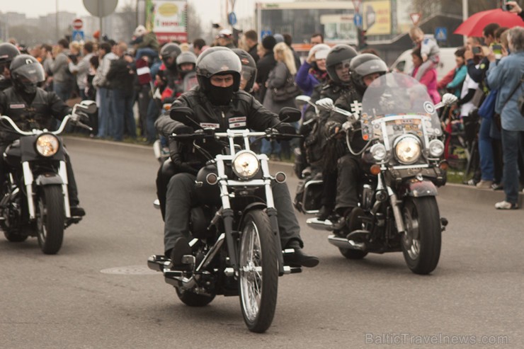 Ar tradicionālo motociklu parādi atklāj 2015. gada motosezonu 147386