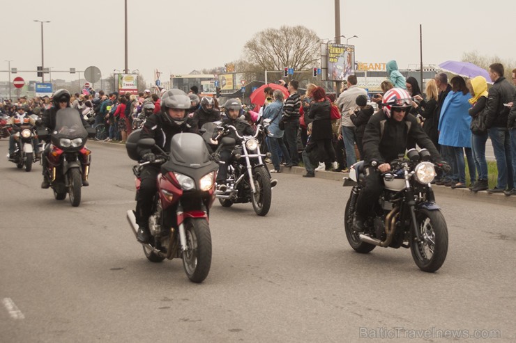 Ar tradicionālo motociklu parādi atklāj 2015. gada motosezonu 147391