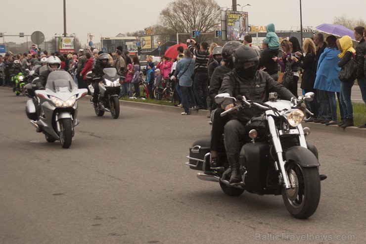 Ar tradicionālo motociklu parādi atklāj 2015. gada motosezonu 147392