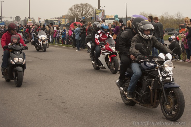 Ar tradicionālo motociklu parādi atklāj 2015. gada motosezonu 147393