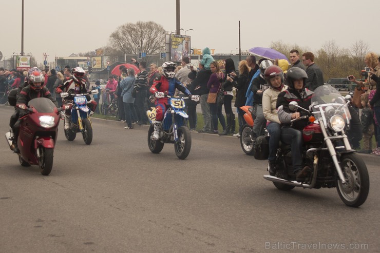 Ar tradicionālo motociklu parādi atklāj 2015. gada motosezonu 147401