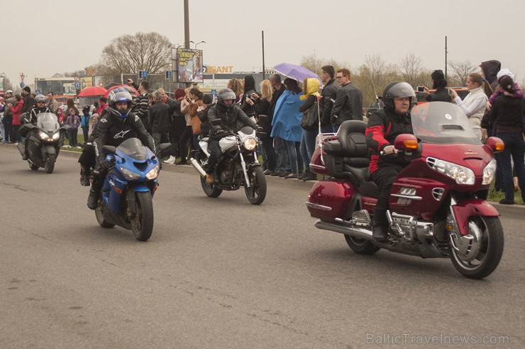 Ar tradicionālo motociklu parādi atklāj 2015. gada motosezonu 147403