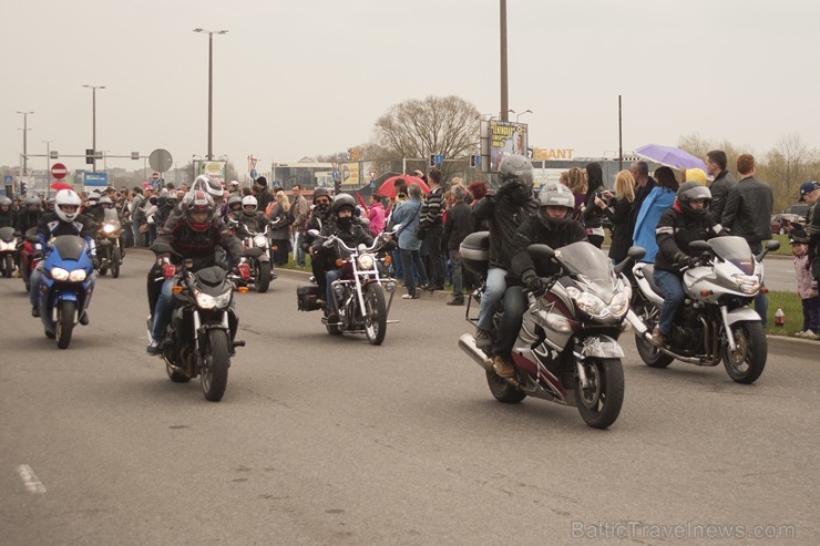 Ar tradicionālo motociklu parādi atklāj 2015. gada motosezonu 147454