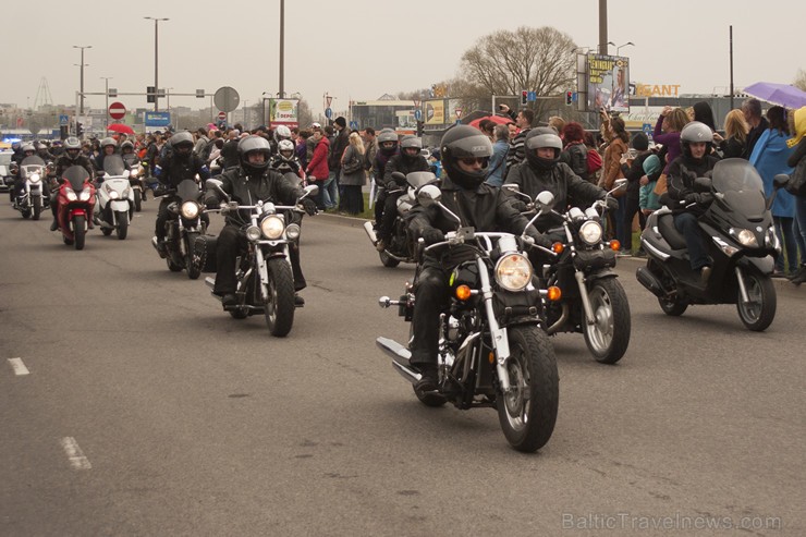 Ar tradicionālo motociklu parādi atklāj 2015. gada motosezonu 147456