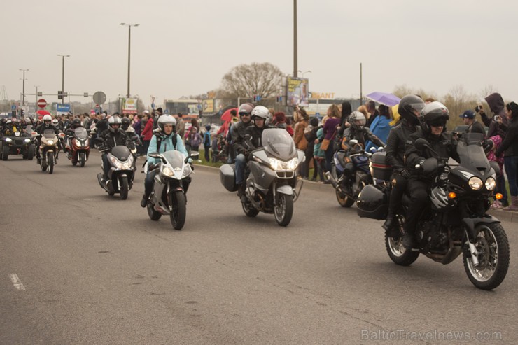 Ar tradicionālo motociklu parādi atklāj 2015. gada motosezonu 147457