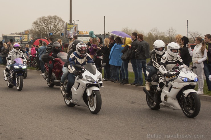 Ar tradicionālo motociklu parādi atklāj 2015. gada motosezonu 147477