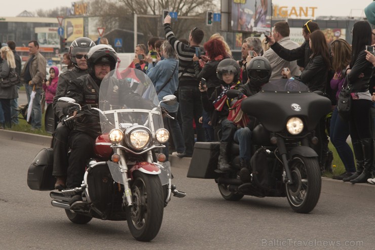 Ar tradicionālo motociklu parādi atklāj 2015. gada motosezonu 147601