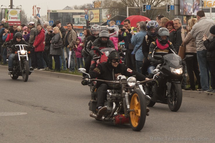 Ar tradicionālo motociklu parādi atklāj 2015. gada motosezonu 147603